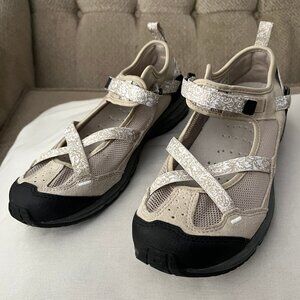 Land's End Women's Sandals, Size 7, like new